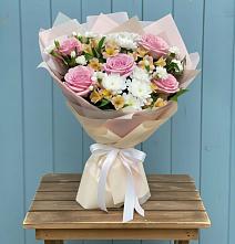 Букет цветов из:  Гвоздики, Орхидеи и Розы в Атяшево