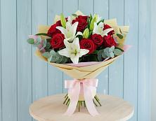 Букет цветов из:  Лилии и Розы в Атяшево