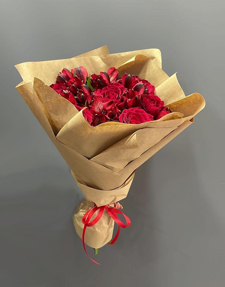 Букет цветов из: Альстромерии и Розы в Атяшево