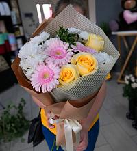 Букет цветов из:  Герберы, Розы и Хризантемы в Атяшево
