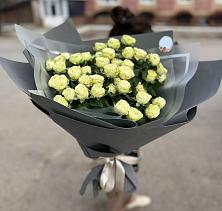 Букет Белые кустовые розы Солинеро в Атяшево