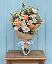 Букет цветов из:  Альстромерии, Лизиантусы, Розы и Хризантемы в Атяшево