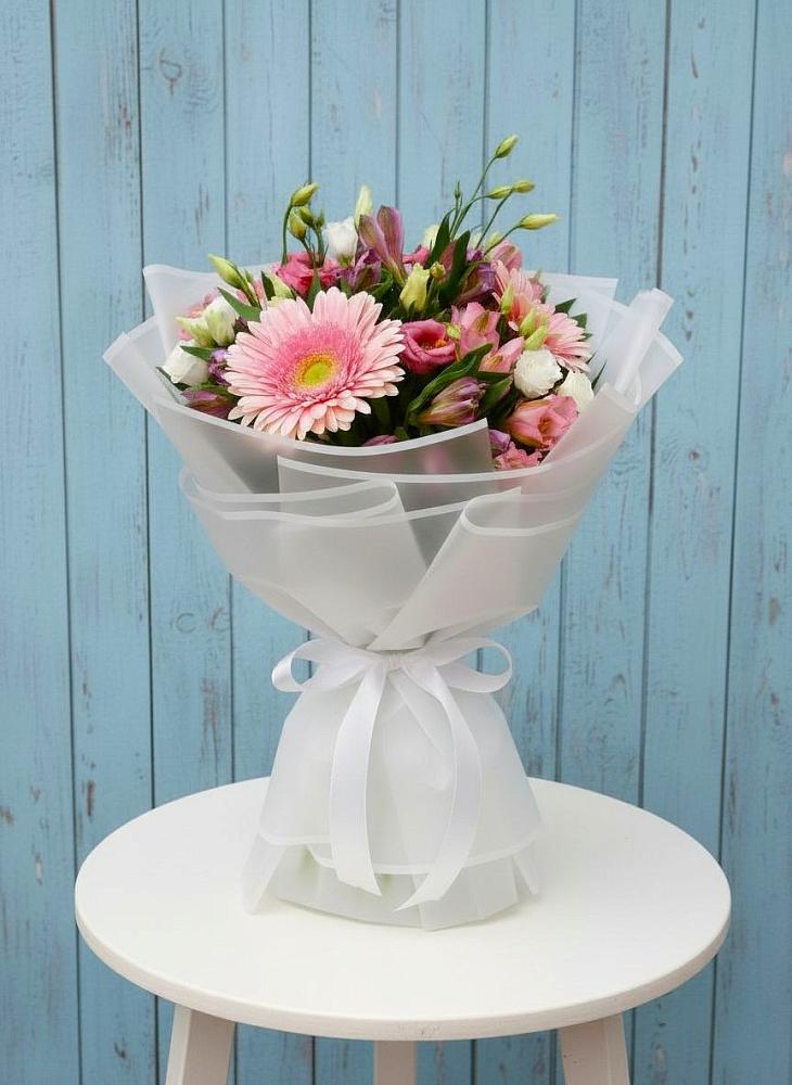 Букет цветов из: Герберы, Альстромерии и Лизиантусы в Атяшево