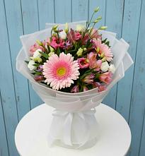 Букет цветов из:  Герберы, Альстромерии и Лизиантусы в Атяшево