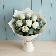 Букет Белые розы в Эвкалипте в Атяшево