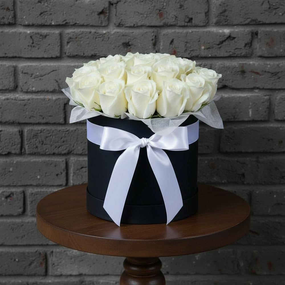 Цветочная композиция из Розы в шляпной коробке в Атяшево