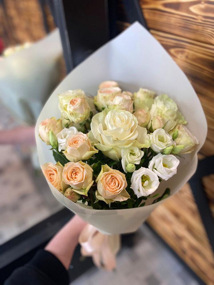 Букет цветов из: Розы и Лизиантусы в Атяшево