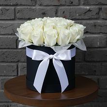 Цветочная композиция из Розы в шляпной коробке в Атяшево