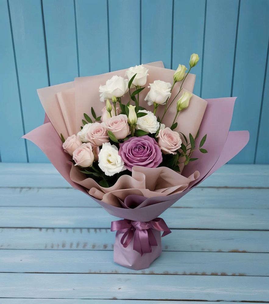 Букет цветов из: Розы и Лизиантусы в Атяшево